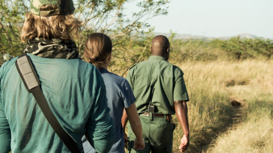 Auf Walking Safari im südafrikanischen Hluhluwe Nationalpark 