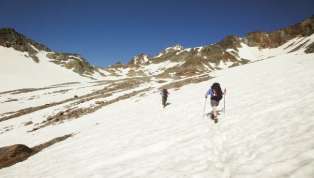 Auch auf einer Alpenüberquerung über das Niederjoch lässt sich ein Abstecher zur Ötzi-Fundstelle perfekt einbauen. 