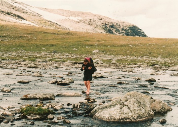 Kungsleden - Da hilft nur: Barfuß durch das eisige Wasser