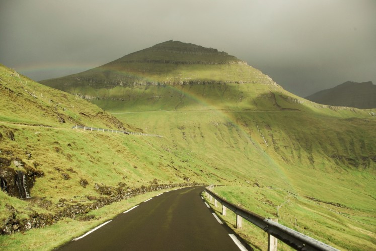 Für besonders viele Regenbögen: Mal auf die Färöer fahren. Alternativ nach Island.