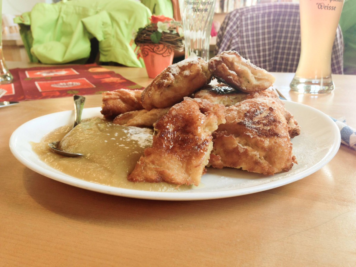 Berge von köstlichem Kaiserschmarrrn auf der Schönfeldhütte