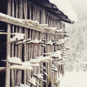 Schnee auf einem Stadl