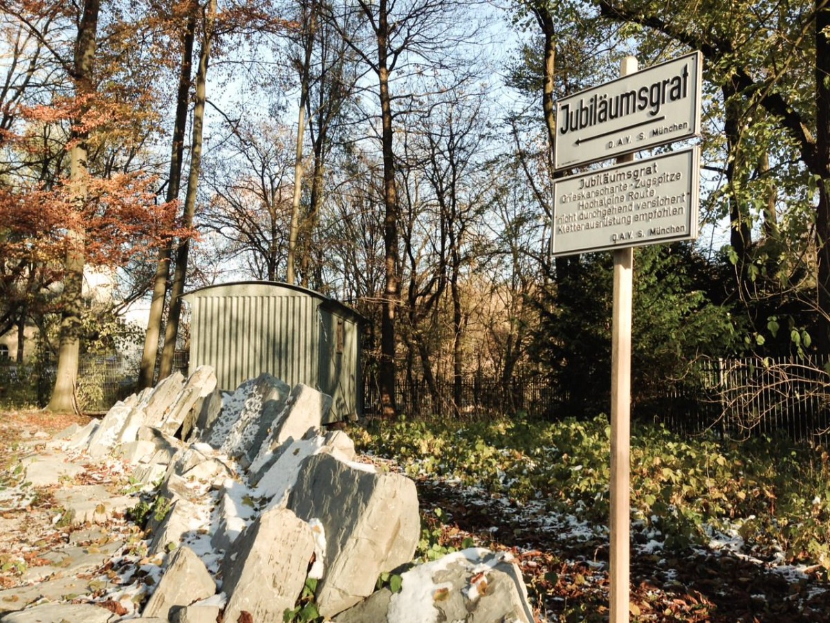 Die alte Jubiläumsgrathütte samt "Jubi-Grat"