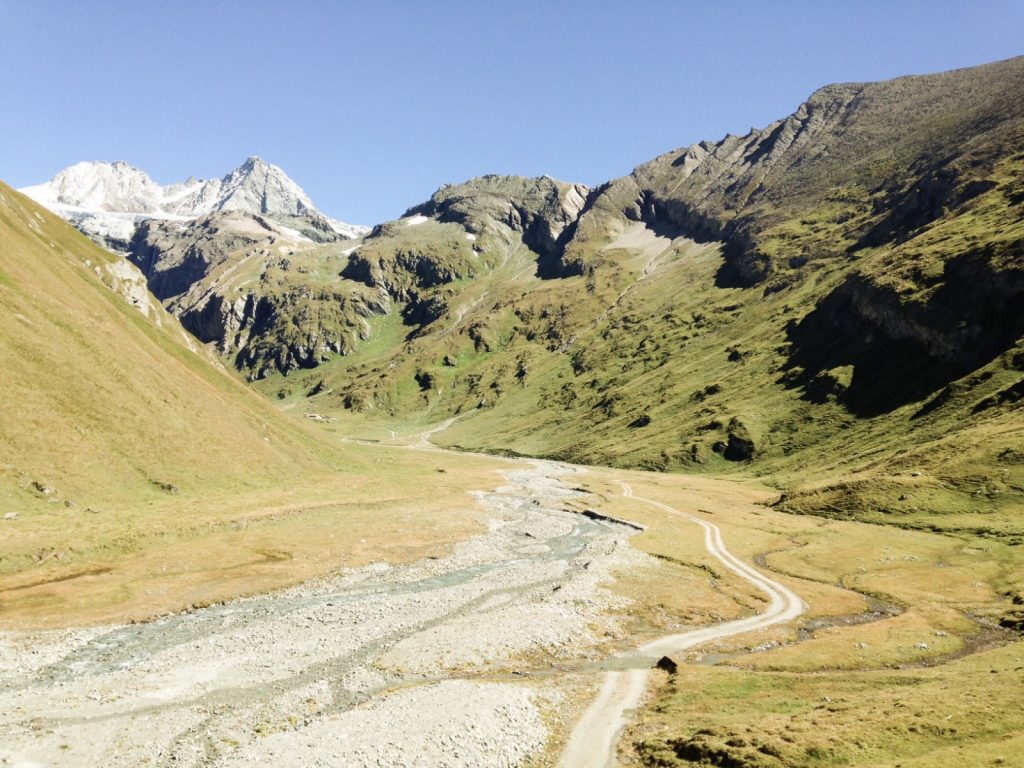 Glocknerumrundung. Blick von Süden auf den Großglockner. Unterhalb vom Herrensteig