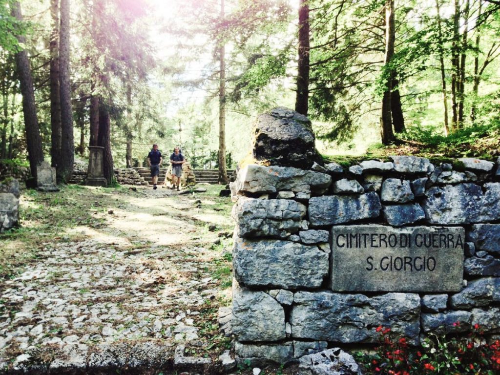 Mitten im Wald: Der Militärfriedhof San Giorgio am Monte Zugna