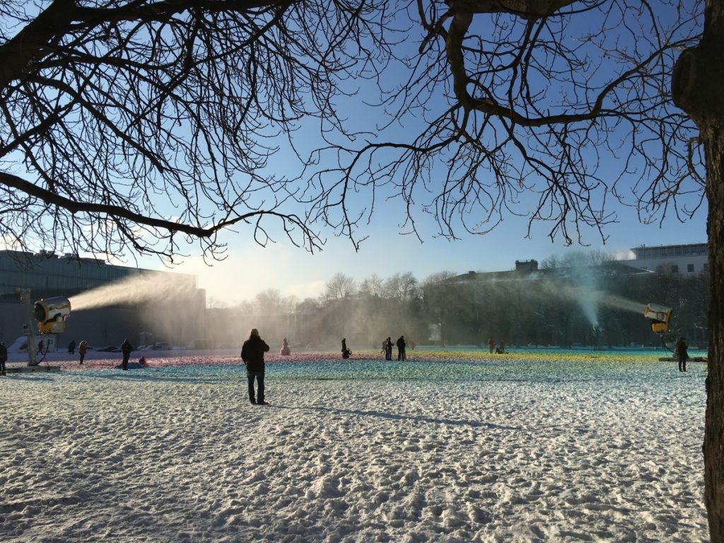 An der Alten Pinakothek: Mit Farbkanonen aufs Weiß