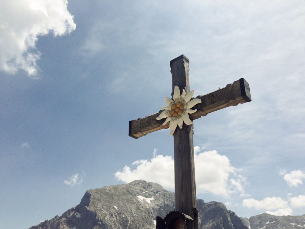 Gipfelkreuz und Hoher Göll 