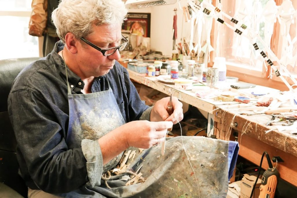 Hampelmänner, Schnürkasperl oder Fadengaukler 