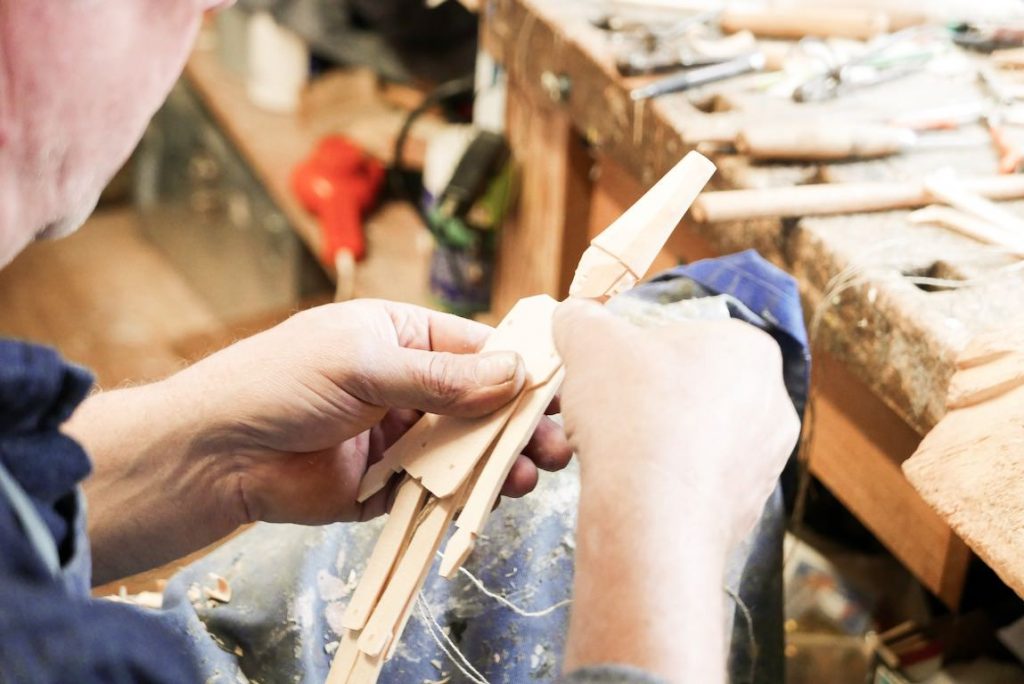 Hampelmänner, Schnürkasperl oder Fadengaukler 