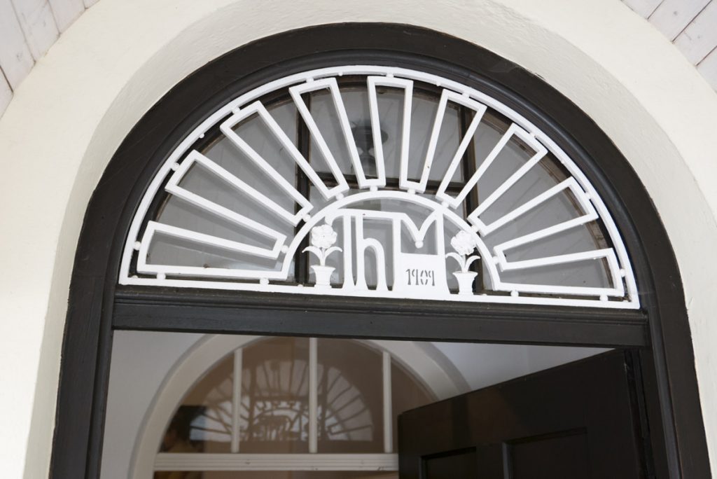 Thomas-Mann-Initialen an seinem Tölzer Sommerhaus