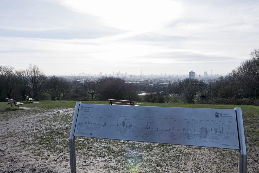 Auf dem Parliament Hill: Skyline von London 