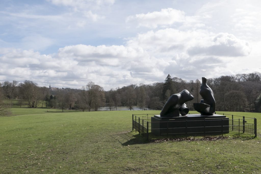 Mitten in London: Ein bisschen Henry Moore in ganz schön viel Grün. 