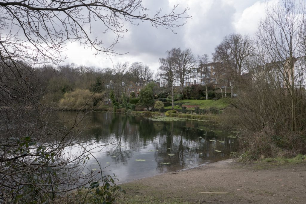 Mini-Dorf mitten im Stadtpark: Vale of Health am gleichnamigen Teich.  