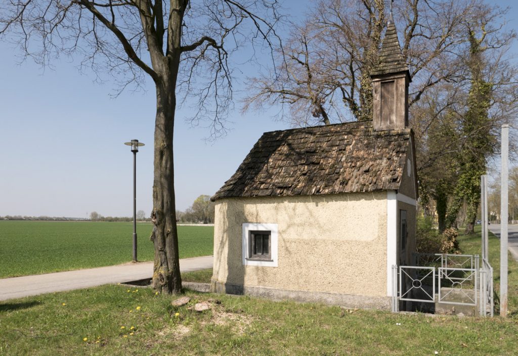 Kleine Kapellen erzählen von ländlicher Geschichte. 