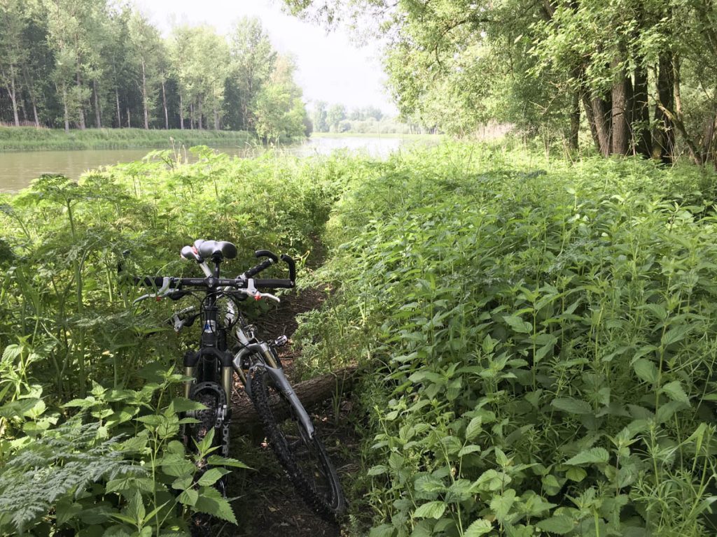 Fahrräder stehen lassen und zu Fuß weiter! 