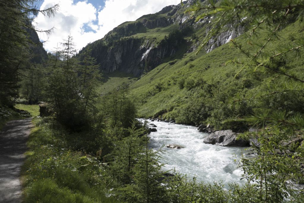 An den Umbalfällen - Wasserschaupfad