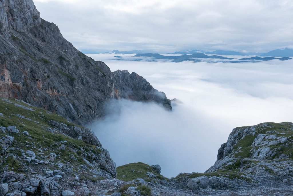 Absteigen in die Wolken 