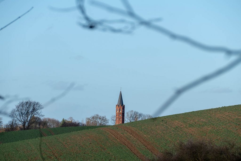 Der Kirchturm von Altkünkendorf.