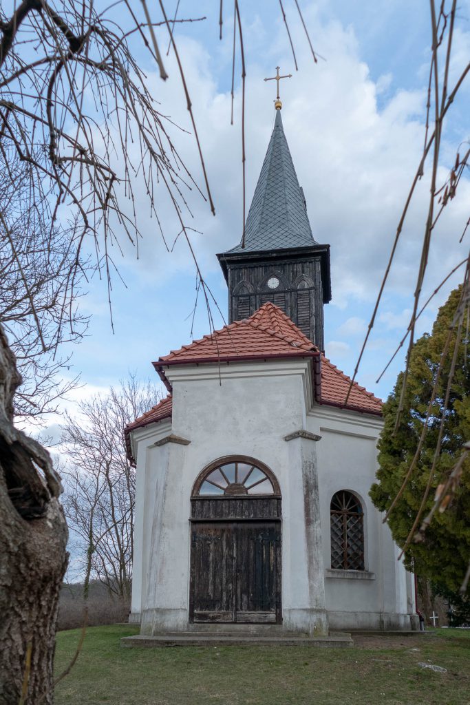 Kirche in Zatoń Dolna, Polen