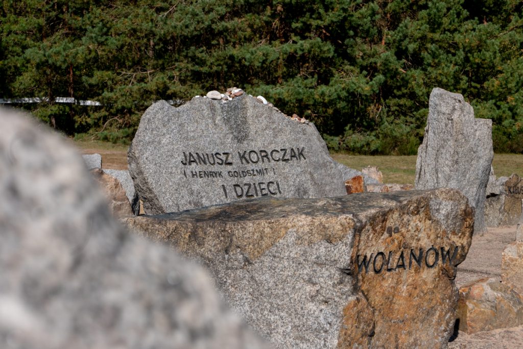 und der Pädagoge Janusz Korczak, der gemeinsam mit den Kindern seines Waisenhauses in den Tod ging.