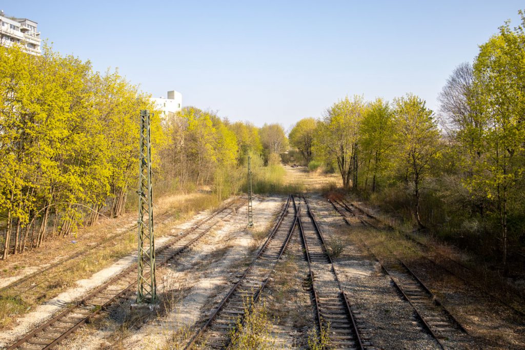 T21: Freitag, 10. April 2020, 8:40. - Gleise am alten Olympiabahnhof.