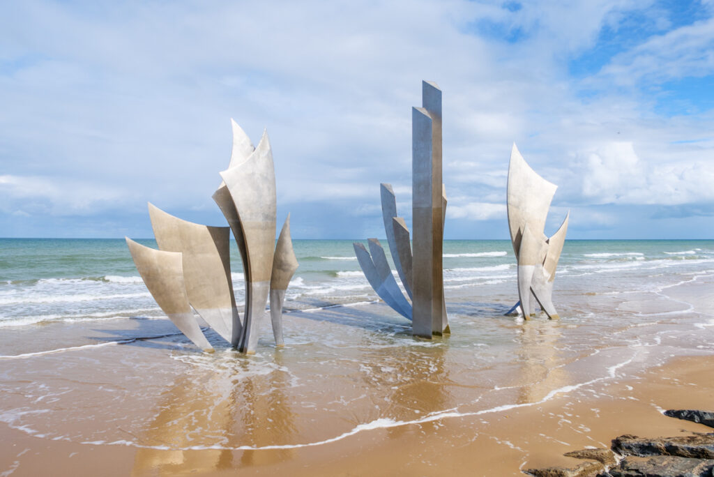 Das Denkmal "Les Braves" im zentralen Abschnitt von Omaha Beach.